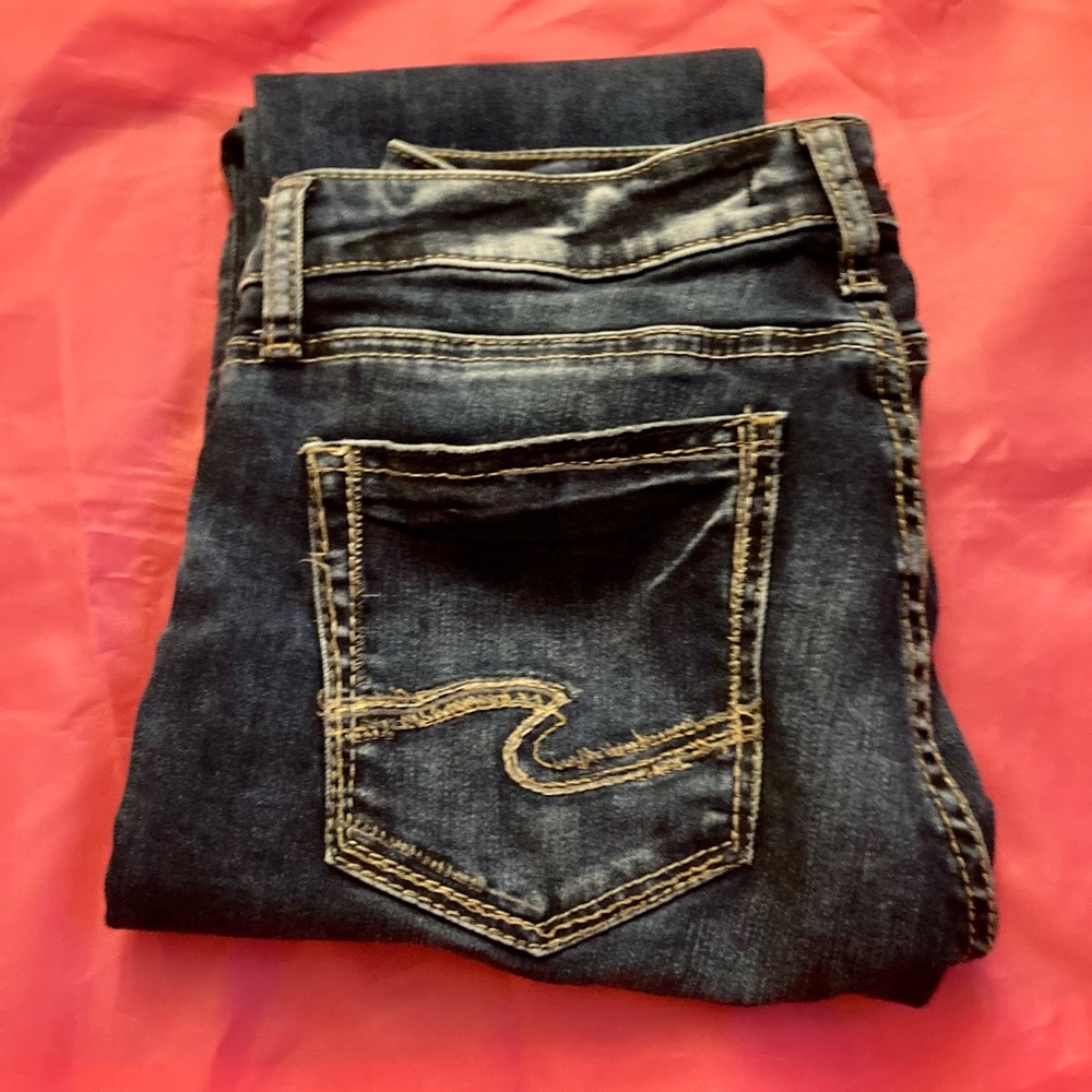 LOTUS BOSS SHINE: Silver jean capris. Suki fit. Medium wash 30x20.5